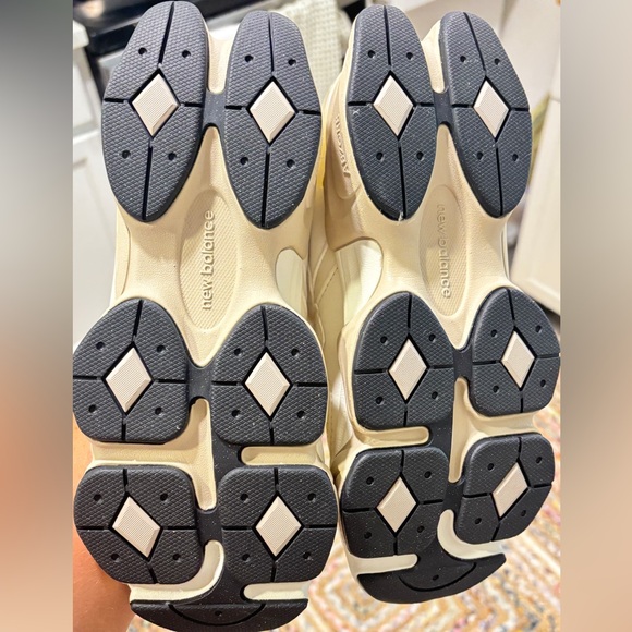 New Balance Women's Cream Sneakers - Picture 3 of 7